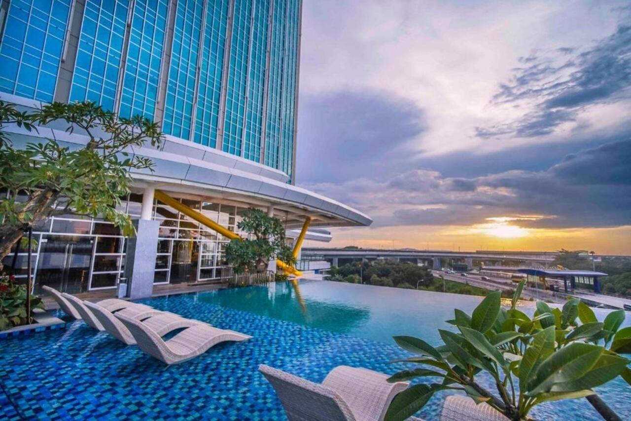 Nuanza Hotel&convention 4* Cikarang